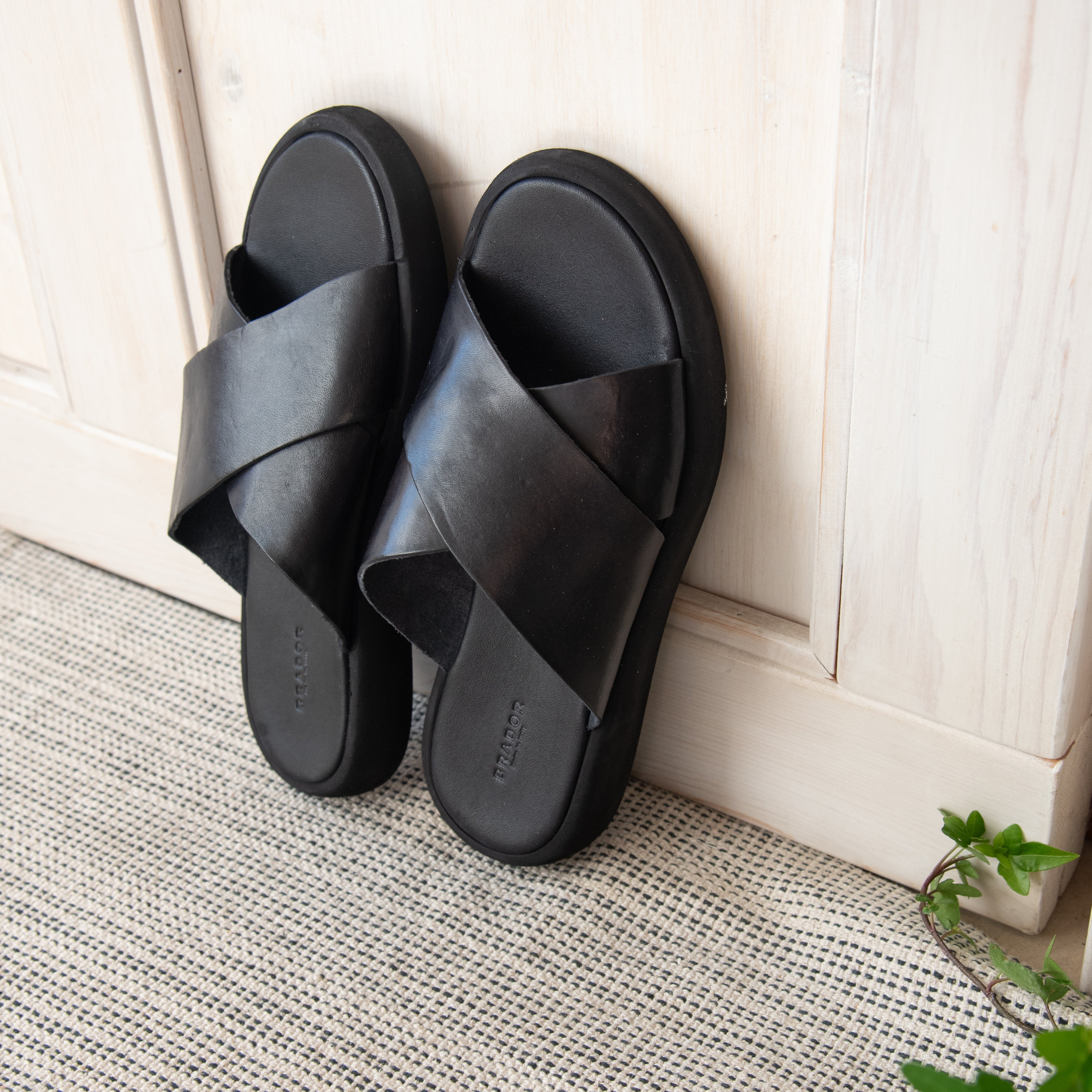 Men\'s Dark Black Faux Leather Imported Crossover Sandals Casual Malick Cross Sandal Black – The Row main image 3